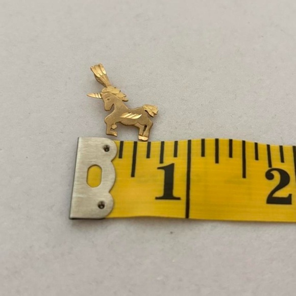 Vintage 10k Solid Gold Yellow Gold Unicorn Necklace Charm Pendant - Picture 7 of 7